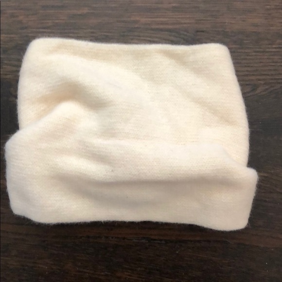 Saks Fifth Avenue like new soft headband/head wrap - Picture 3 of 4